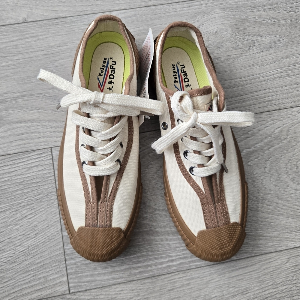 FeIyue Cream and Brown Sneakers